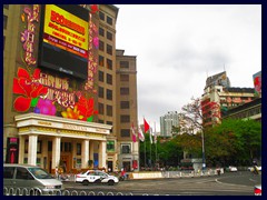 Haizhu Square with Binbin Plaza shopping mall.